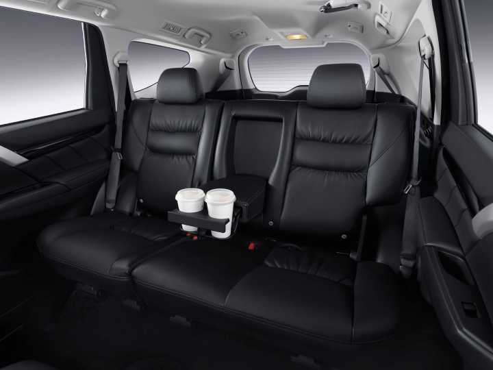 new-pajero-sport-interior10.jpg